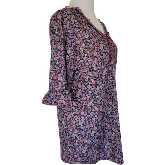 NWT Womens L and XL  3/4 Sleeve Floral ruffled sleeve V-neck Flare Blouse - Picture 2 of 6